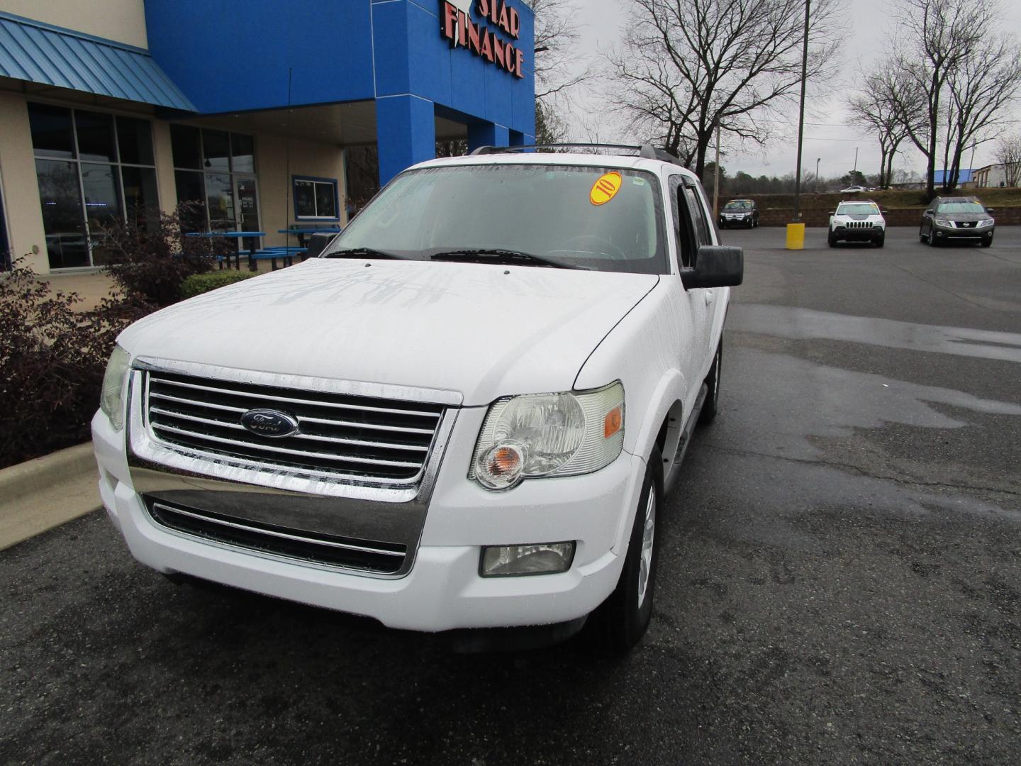 2010 WHITE Ford Explorer XLT 4.0L 2WD (1FMEU6DE1AU) with an 4.0L V6 SOHC 16V engine, 5-Speed Automatic transmission, located at 1814 Albert Pike Road, Hot Springs, AR, 71913, (501) 623-1717, 34.494228, -93.094070 - Photo#1